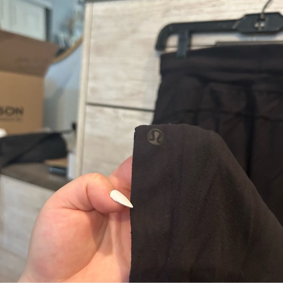 Lululemon Black Tapered Jogger Pants – Size 4 – High-Rise Lightweight Stretch - Picture 5 of 8